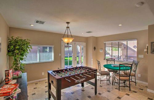 Group Getaway with Pool and Putting Green in Glendale - Foto 8