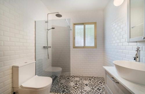 Villa Mimosa sleeps 8 with Heated Pool - Photo 16