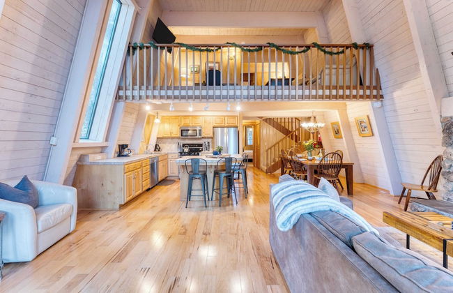 Lundy Bearden Serene Tahoe Retreat With Deck, Fireplace, and Forest Views - Foto 10