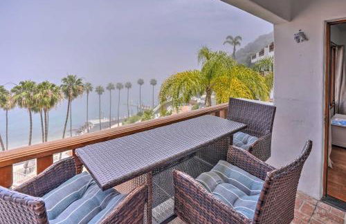 Quiet Avalon Getaway Villa with Ocean View and Balcony - Foto 23