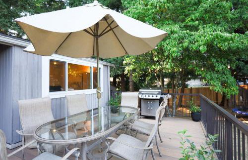 Charming and Spacious House with Relaxing Huge Deck - Foto 40