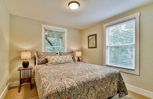 Renovated Bungalow with Panoramic Sunset Views near Black Mountain, NC - Foto 40