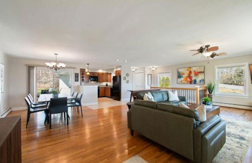 High-End Finger Lakes Escape - Expansive Game Room, Cozy Firepit, & Scenic Views - Foto 19