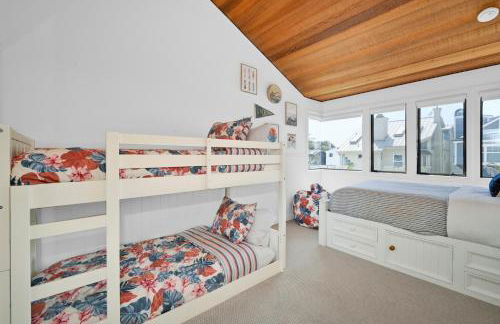 4 bedroom Home in Quiet Neighborhood near Beach - Photo 31