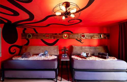 The Captain's Landing - 4 bedroom - 2 bathroom - Outdoor soaking tub - Adventure home - Foto 39