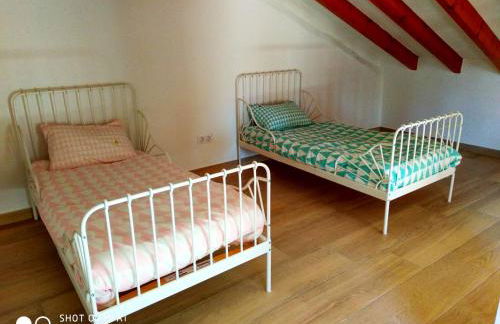 CASA AMPLIA CON JARDÍN Y APARCAMIENTO G-100147 - Foto 10