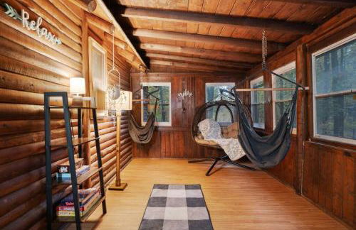 Cozy Bear-Themed Mountain Cabin, Relaxing Hot Tub - Foto 21