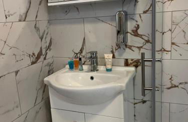 Beautiful 2-bedroom in Grays close to Lakeside - Foto 28