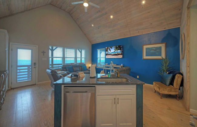 Waterfront, Shared Boat Dock & Pool w/ Views Ariels Grotto by Avantstay - Foto 13