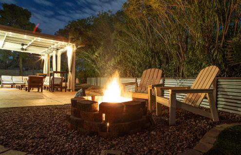 Comfy Expansive Home - Near the Strip - Heated Pool - Foto 46