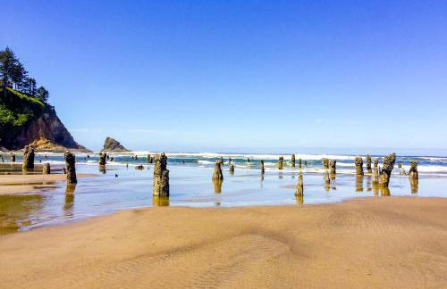 Cozy Coastal Condo Steps from the Beach with Deck Views - Foto 22
