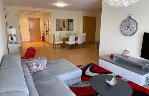 Stylish & Spacious Apartment with Balcony - Foto 8