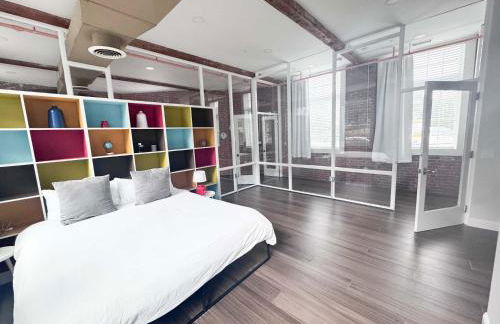 Jennifer's Historic Loft Glass Bedroom - Foto 14