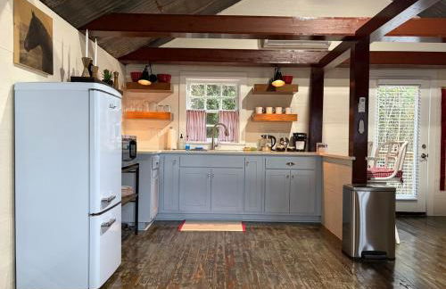 The Carriage House - Photo 2