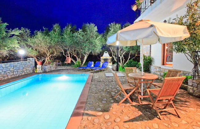 Villa Tzina Large Private Pool Walk to Beach A C Wifi Car Not Required - 1604 - Foto 18