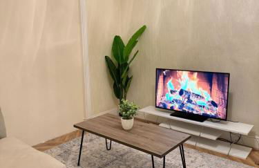 Spacious 6BR Family & Group Home Garden & Parking Sleeps 10 - Foto 2