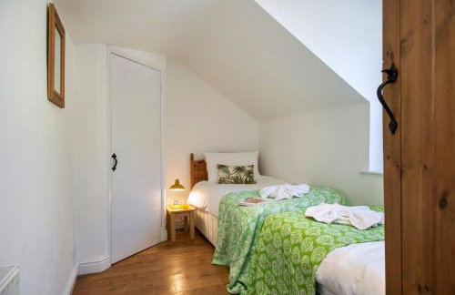 Drake Cottage with Hot tub - Photo 25