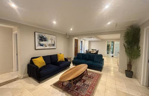 Private Five Bedroom Bungalow in Chertsey - Foto 10