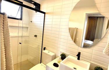 Lindo flat em prédio luxuoso - Excelente localização - Foto 4