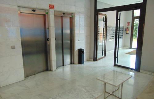 Airport Madrid Plenilunio Suites blue - Photo 29