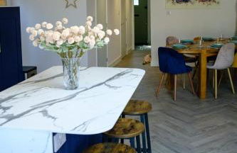 The Wave Cottage - 3 Bedroom with off road Parking for 3 Cars or Vans & EV point - Photo 27