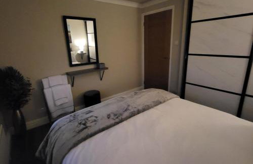 Peaceful Waterfront Apartment, Private Parking, Hull Marina - Foto 14