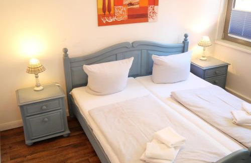 "Blaues Haus am See mit Boot" - Foto 9