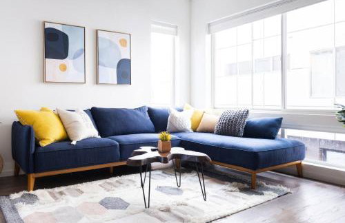 Walk to Restaurants from a Designer Cap Hill Home - Foto 1