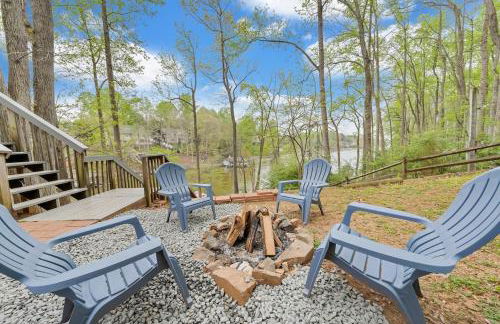 Treetop & Waterfront! Hot Tub, Kayaks, Game Room - Foto 16