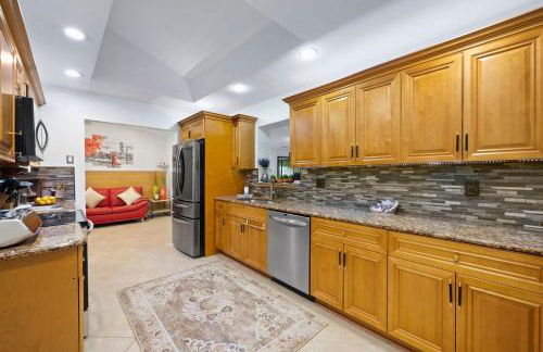 Chic 4BR Home Hot Tub Game Room - Foto 6