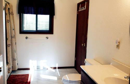 Lakefront Vacation Rental with a Deck and Hot Tub near Wisconsin Dells - Foto 20