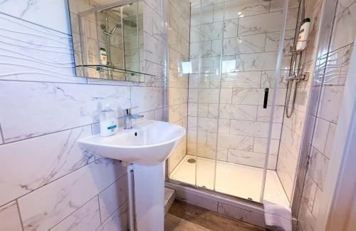 INACTIVE The A 1 Bedroom Apartment by AltoLuxoExperience Short Lets & Serviced Accommodation with Parking & Wifi - Foto 15