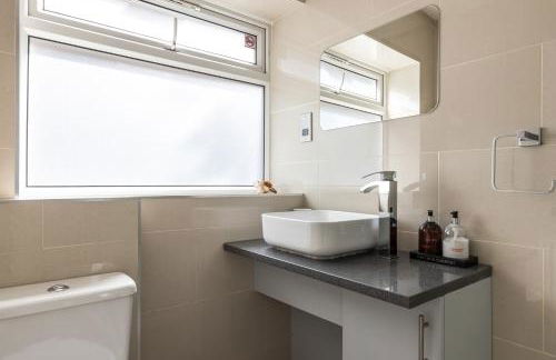 King Studio Apartment with Garden and Parking - Foto 17