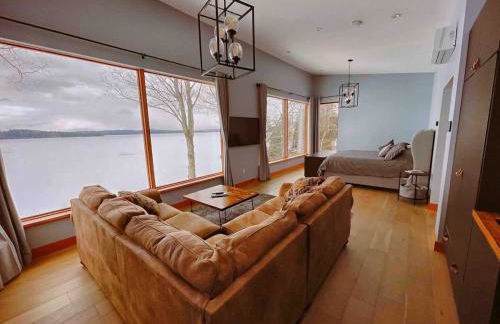 Luxury Lake Memphremagog Loft - 2 Bedrooms Water Views Firepit & Dock near Jay Peak - Foto 24