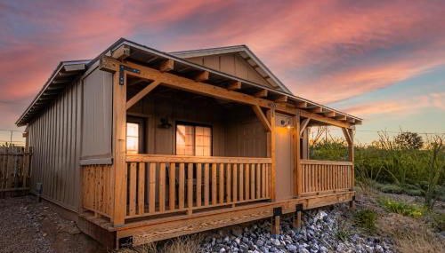 Miners Cabin #2 - King Bed - Accessible Room - Private Balcony - Foto 5