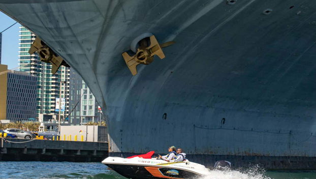 Passaremos pelo USS Midway Museum