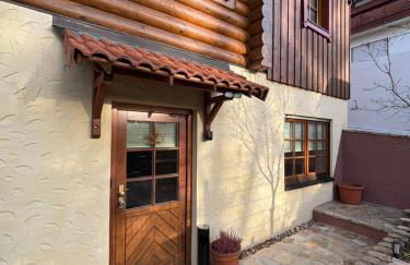 Buntes Nest im Holzhaus - Foto 1