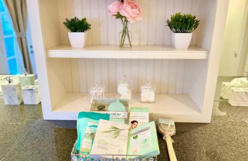 New Charming Spacious Disneyland Pool Home - Photo 22