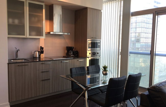 TO Stays - York and Lakeshore - Foto 15