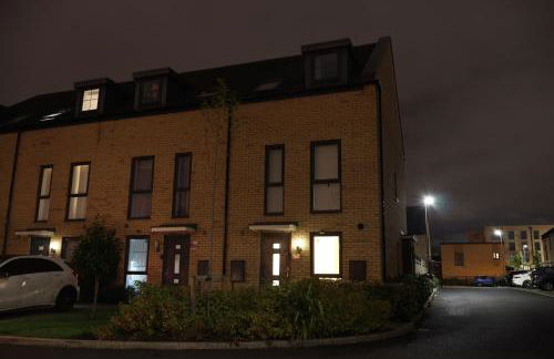 Modern house in City Centre with private parking and gated property - Foto 22