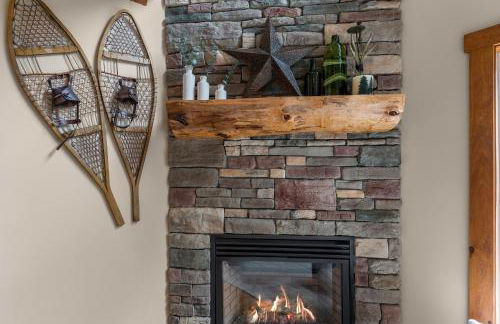 Gorgeous 5 Bdr with Hot Tub - Walk to Holi-Mont! - Foto 18