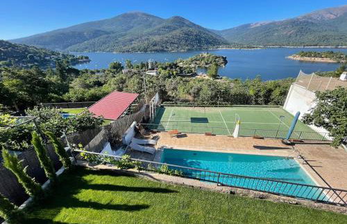 Villa con piscina, jacuzzi y basket junto al lago de El Burguillo - Photo 1