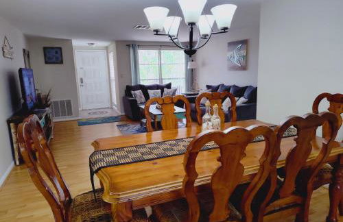 Comfortable Stay- Fully Stocked Home & Coffee Bar- All Essentials Provided - Photo 16