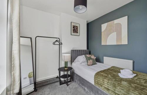 Albert House - Near the High Street - Free Parking, Garden, Fast WiFi and Smart TV by Yoko Property - Foto 20