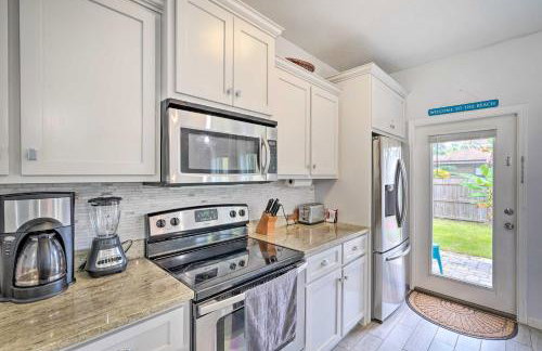 Modern PCB Home with Private Yard and Pool Access - Foto 6