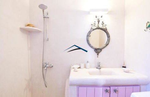 The Charming Waterfront Retreat, with a swimming pool & direct access to the sea, ideal for large families, or a group of friends - Foto 53