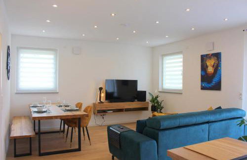 Großes Apartment mit Küche, Dusche, Badewanne, Balkon, Parkplatz vor dem Haus, ruhig gelegen, ADA4 - Foto 42