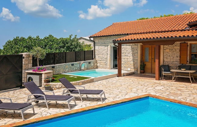 Perfect for Children, Garden With Pool, Playground and Walk in Whirlpool - Foto 38