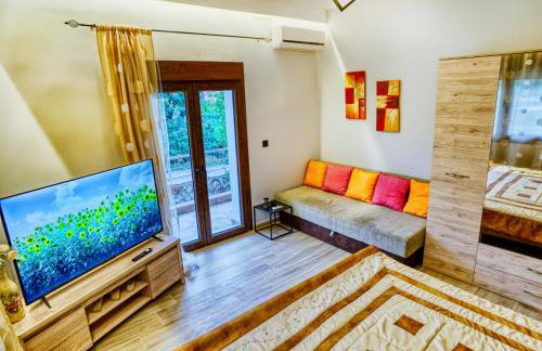 Four lakes luxury suites - Photo 10