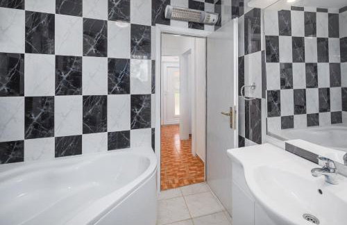 Casa Viktoria with private garden and BBQ - Foto 23